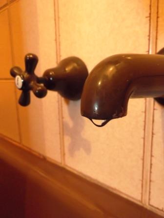 Dripping Tap - Tips for Reseating a Tap Washer - The Links Site