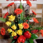 Here are some ideas for cool vases made from everyday objects. Such as this pumpkin vase! thelinkssite.com
