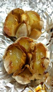 Roast garlic is so delicious and it’s easy to do it yourself in the oven! thelinkssite.com