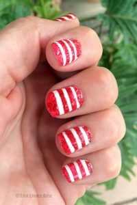 How to do a red and white stripy nails design for Christmas! thelinkssite.com