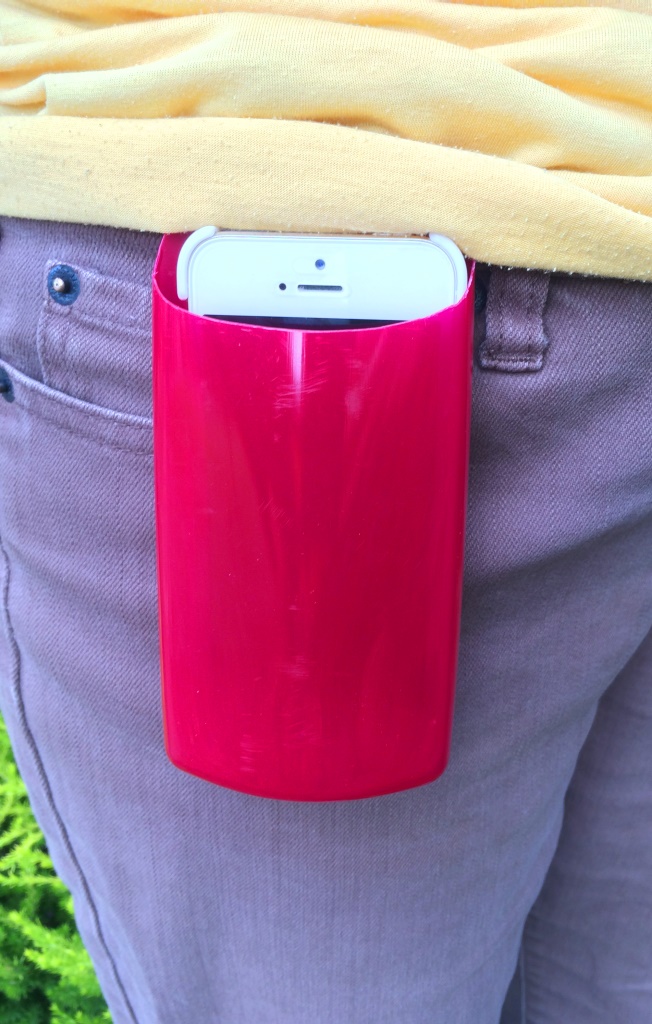 Handy plastic phone holder for using when out in the garden! - thelinkssite.com