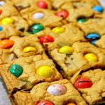 Try these Chocolate Chunk Cookie Bars for a quick, easy, and delicious Easter treat! thelinkssite.com