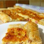 This Puff Pastry Quiche has a flaky golden crust and a soft and delicious filling – yum! thelinkssite.com