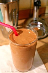 If you love Snickers bars then you need to try this Snickers milkshake! thelinkssite.com